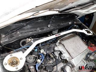ULTRA RACING 2-POINT FRONT UPPER STRUTBAR TOYOTA STARLET EP70