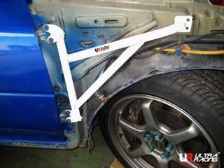 ULTRA RACING 3-POINT FENDER BRACKETS SUBARU IMPREZA GC8 94-01