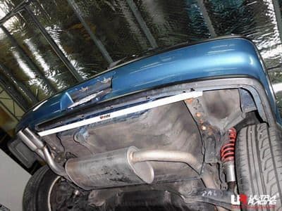 ULTRA RACING 4-POINT REAR TORSION BAR HONDA CIVIC/CRX 88-91